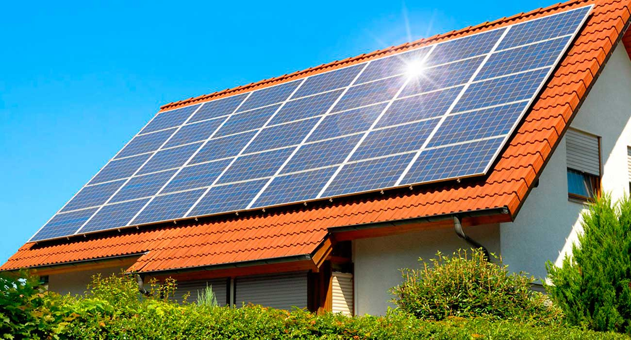 Casa con Placas Fotovoltaicas